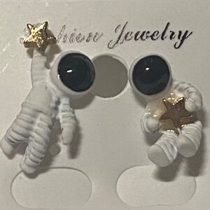 Astronaut Stud Earrings Women's White‎ Gold Star Space Galaxy Novelty